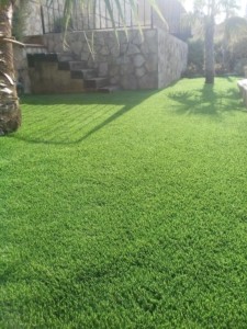 césped artificial GREEN40 en jardín