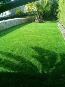 césped artificial GREEN40 en jardín