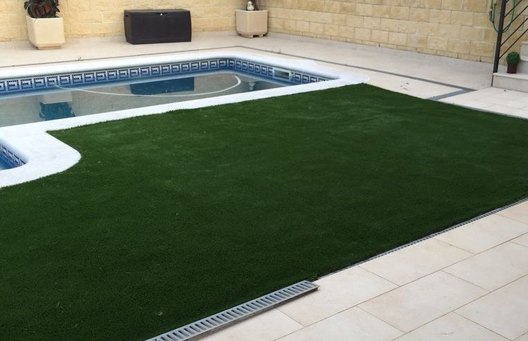 Cesped artificial en piscina GREEN40 Cesped artificial en piscina GREEN40
