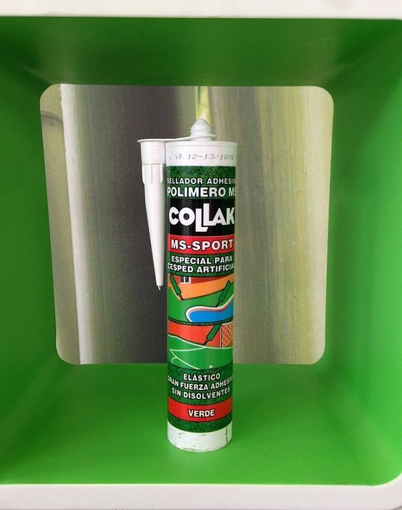 Mastic colle pour le gazon synthétique